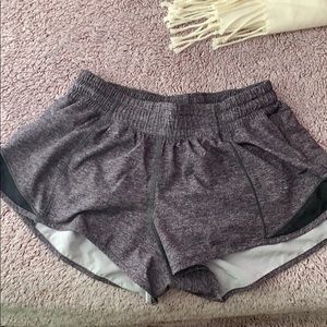 lululemon hotty hot 2.5 shorts